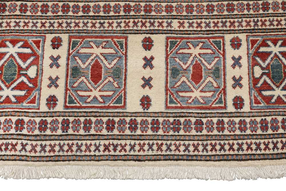 A FINE KAZAK DESIGN CARPET - Image 6 of 8