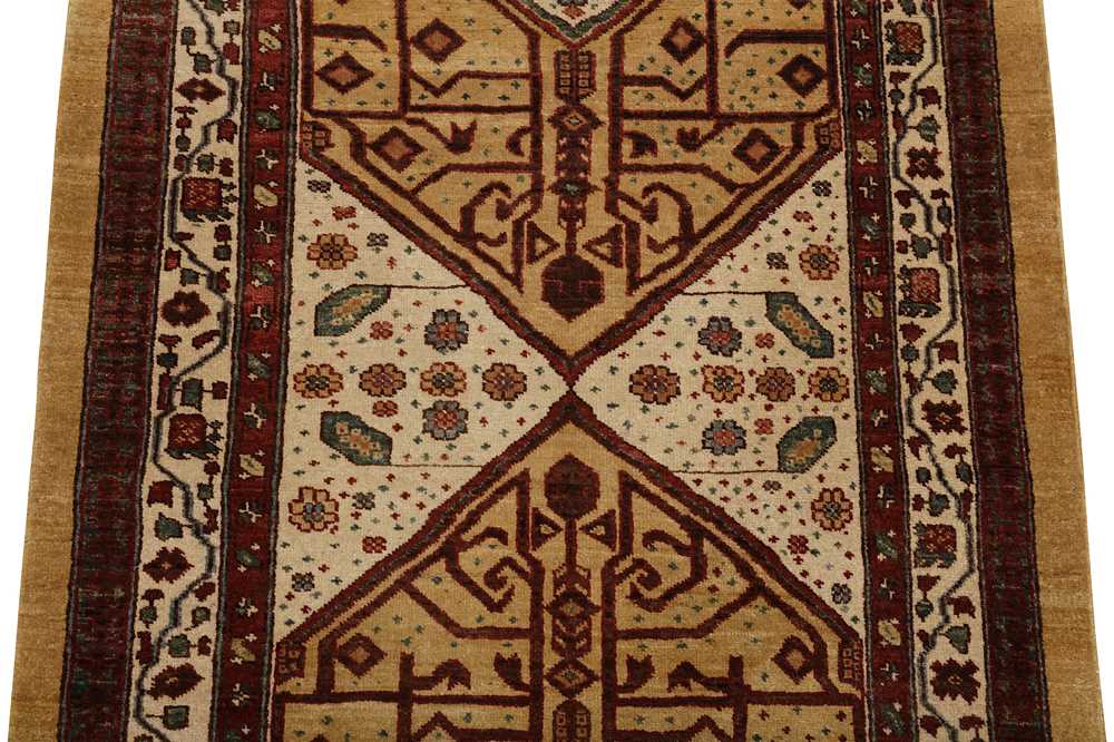 A FINE SERAB RUNNER, NORTH-WEST PERSIA - Image 4 of 9