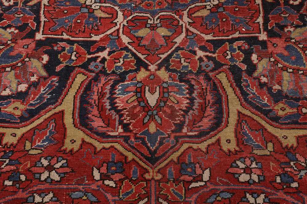 A HERIZ CARPET, NORTH-WEST PERSIA - Image 5 of 9