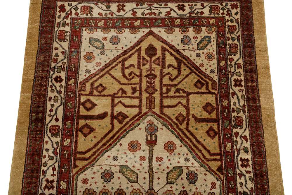 A FINE SERAB RUNNER, NORTH-WEST PERSIA - Image 3 of 9