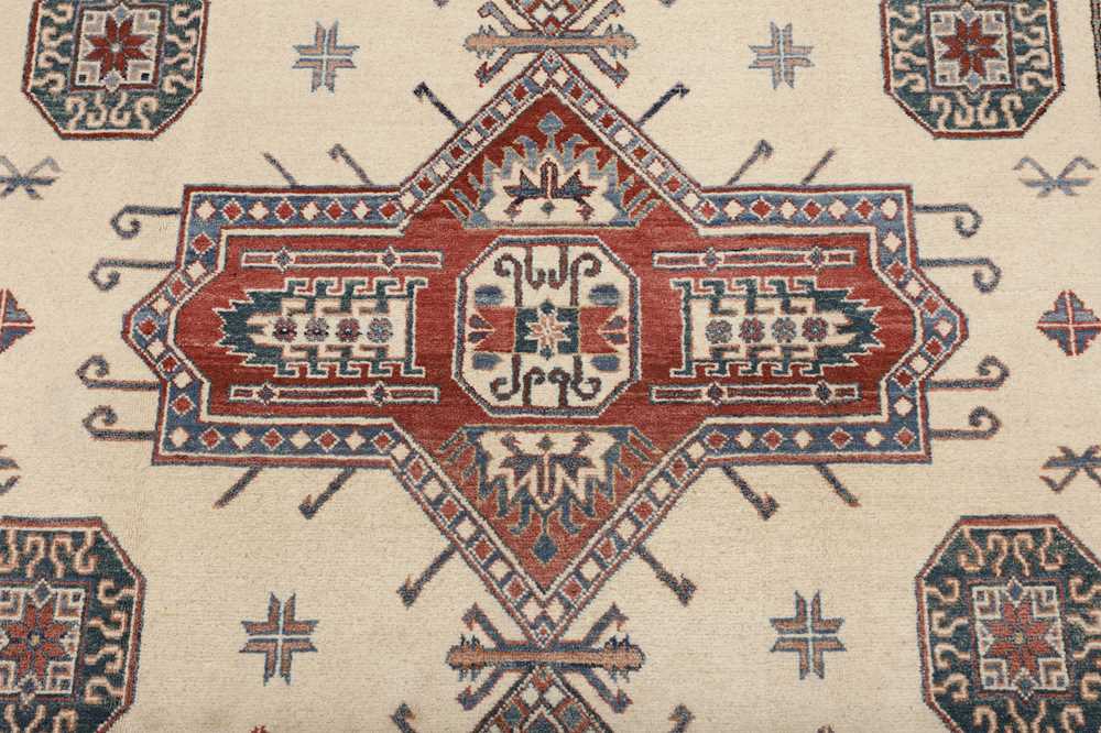 A FINE KAZAK DESIGN CARPET - Image 4 of 8