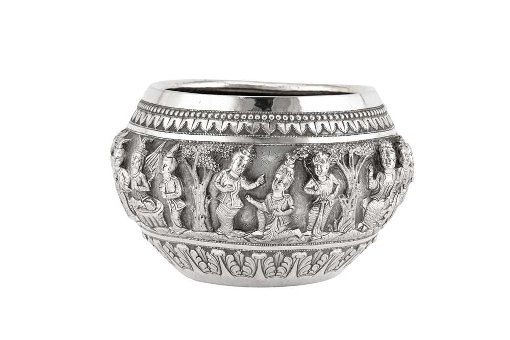 An early 20th century Anglo – Indian unmarked silver bowl, Lucknow circa 1910 - Image 3 of 5