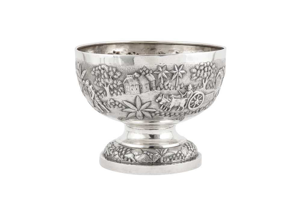 A late 19th century Anglo – Indian silver footed bowl, Calcutta, Bhowanipore circa 1890 by Grish Chu - Image 2 of 5