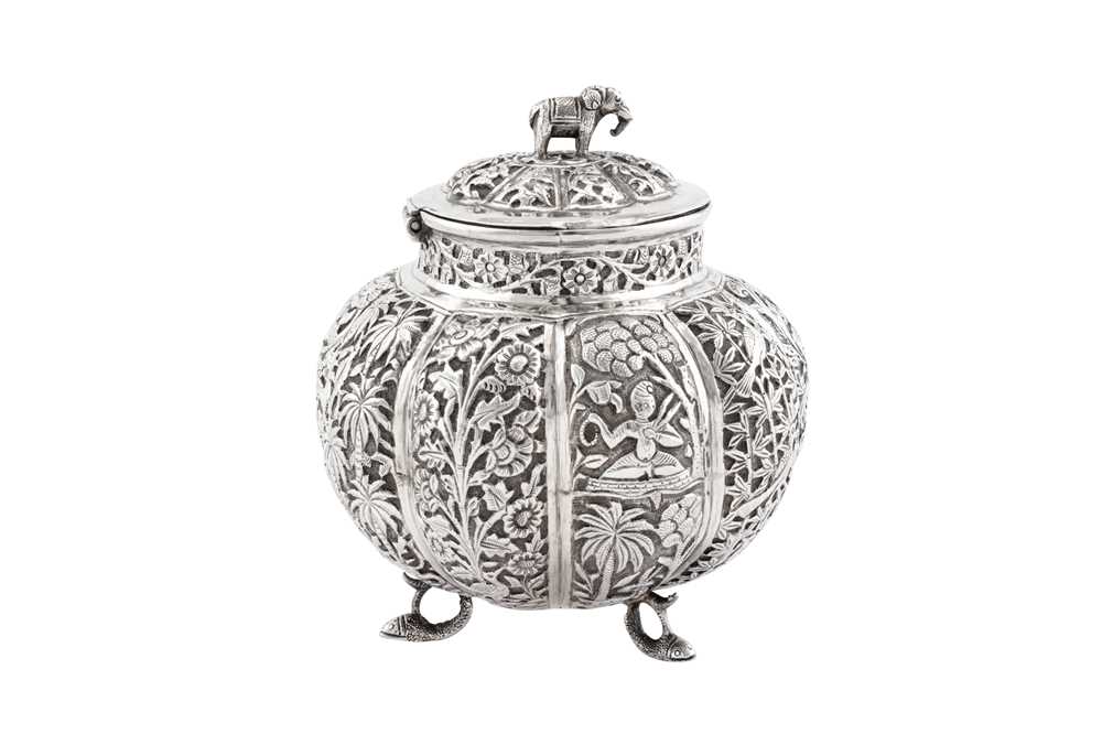 A late 19th / early 20th century Anglo – Indian unmarked silver tea caddy, Lucknow circa 1900 - Image 2 of 3