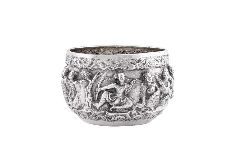 An early 20th century Burmese unmarked silver small bowl, provincial upper Burma circa 1920 - Image 3 of 4