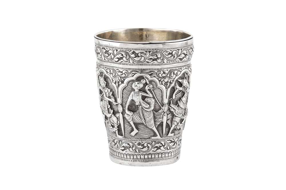 A late 19th / early 20th century Burmese unmarked silver beaker, Upper Burma circa 1900 - Image 5 of 5