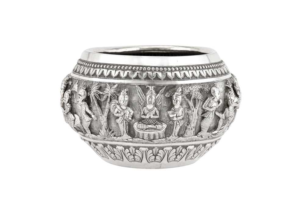 An early 20th century Anglo – Indian unmarked silver bowl, Lucknow circa 1910 - Image 4 of 5