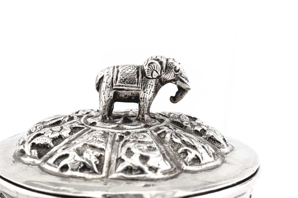 A late 19th / early 20th century Anglo – Indian unmarked silver tea caddy, Lucknow circa 1900 - Image 3 of 3