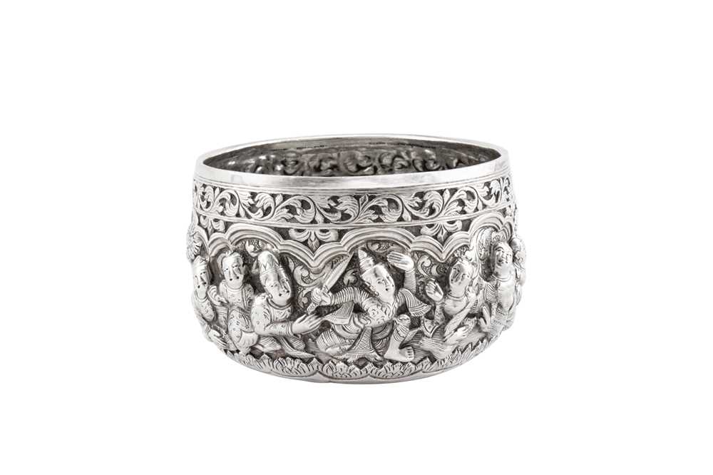 An early 20th century Burmese unmarked silver small bowl, provincial upper Burma circa 1920 - Image 4 of 4