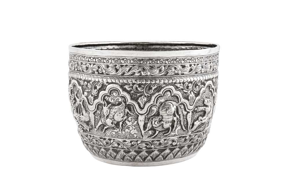 An early 20th century Burmese unmarked silver bowl, Upper Burma (Rakine) circa 1910 - Image 4 of 4