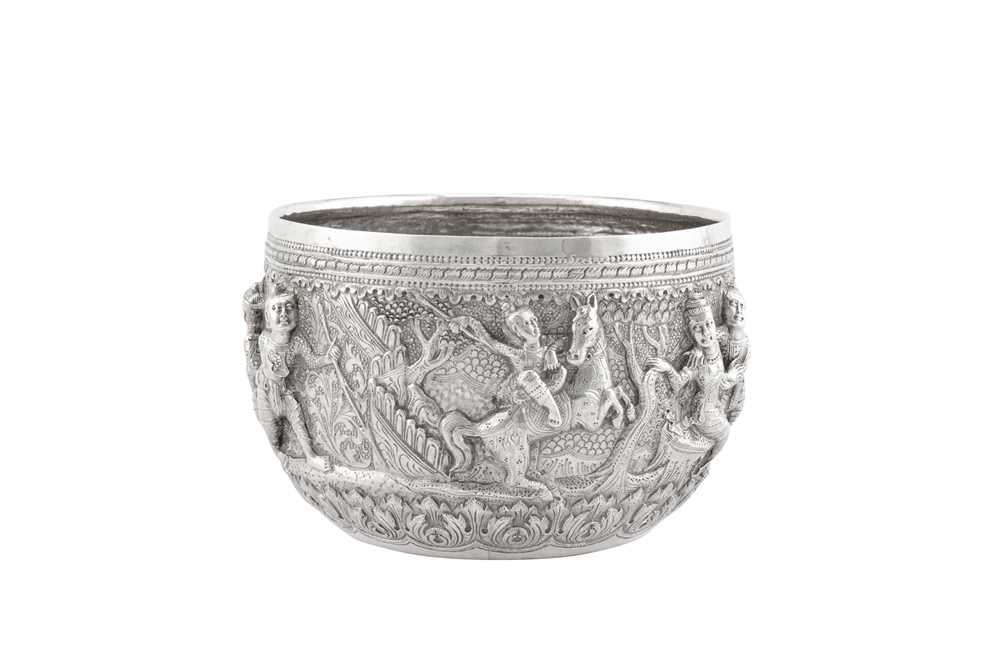 An early 20th century Burmese unmarked silver small bowl, Rangoon circa 1910 - Image 4 of 5