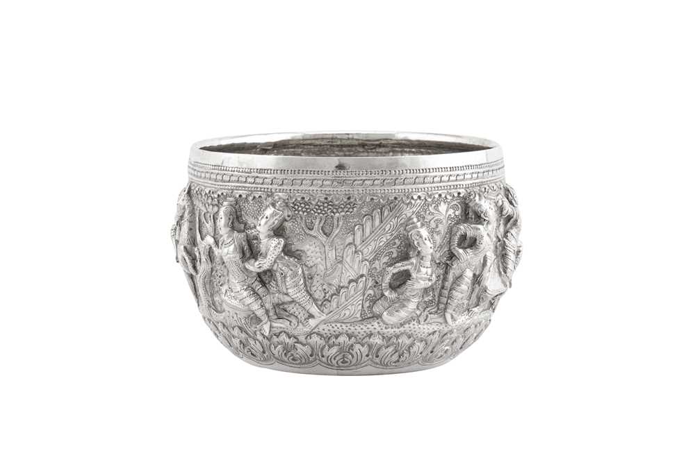 An early 20th century Burmese unmarked silver small bowl, Rangoon circa 1910 - Image 3 of 5