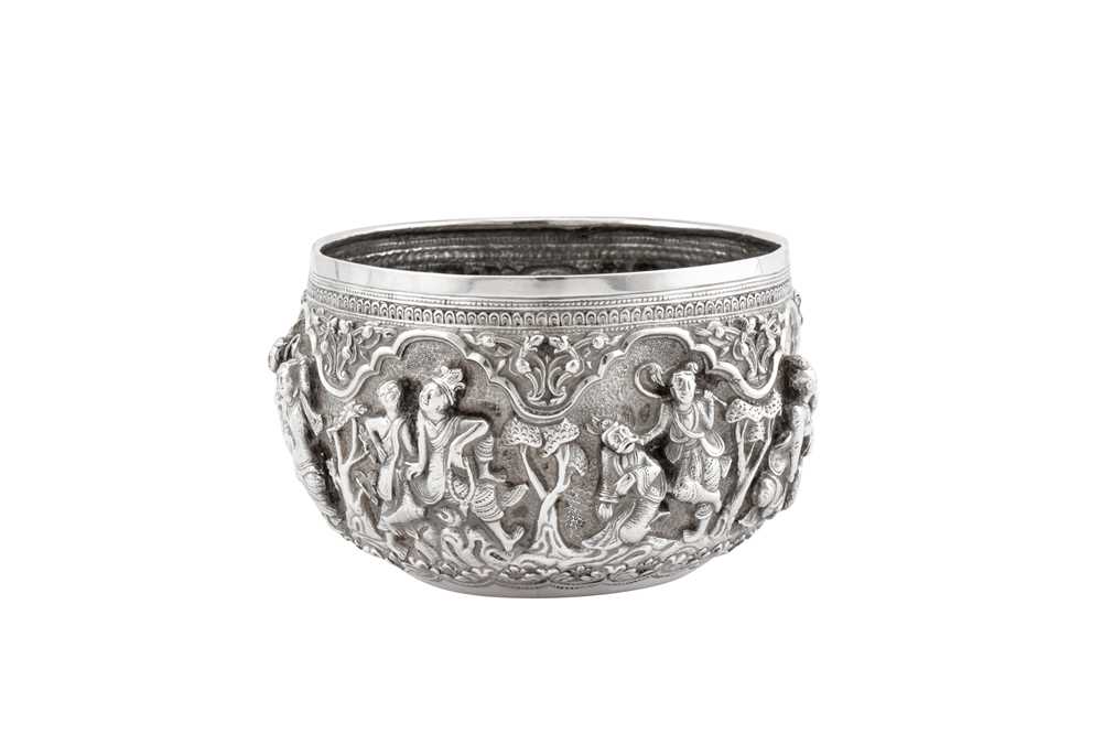 An early 20th century Burmese unmarked silver small bowl, probably Rangoon circa 1910 - Image 4 of 4