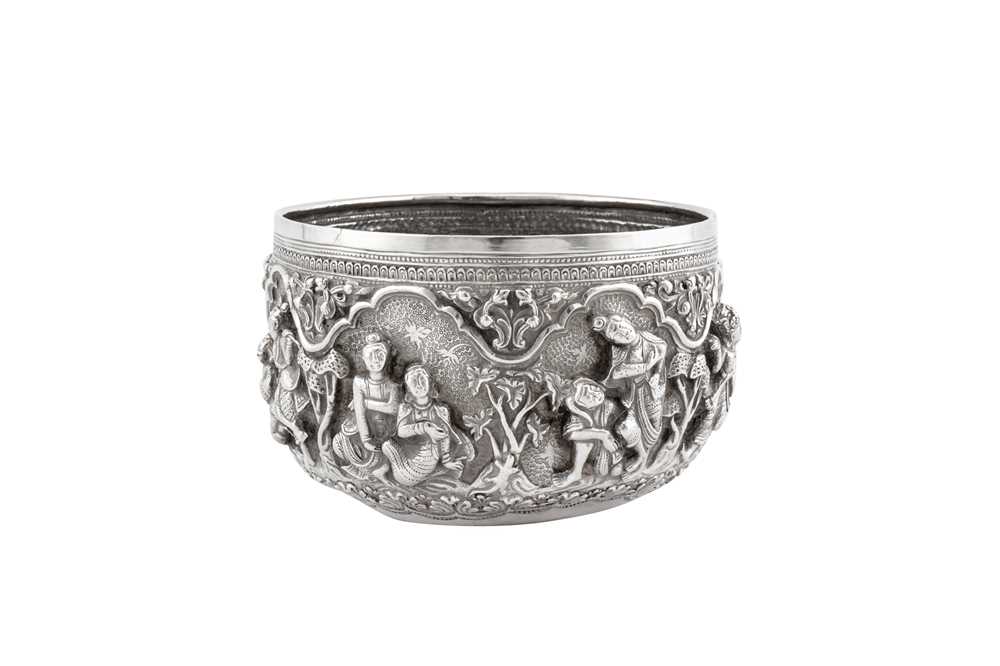 An early 20th century Burmese unmarked silver small bowl, probably Rangoon circa 1910 - Image 3 of 4