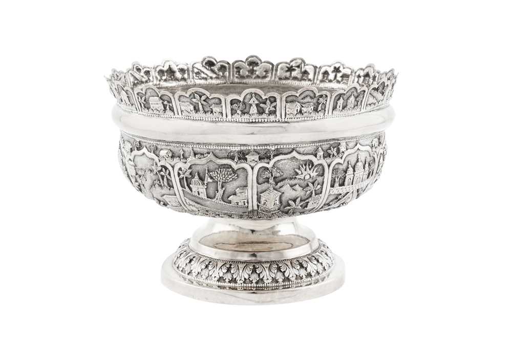 An early 20th century Anglo – Indian unmarked silver footed bowl, Karachi or Bombay circa 1920 - Image 2 of 4