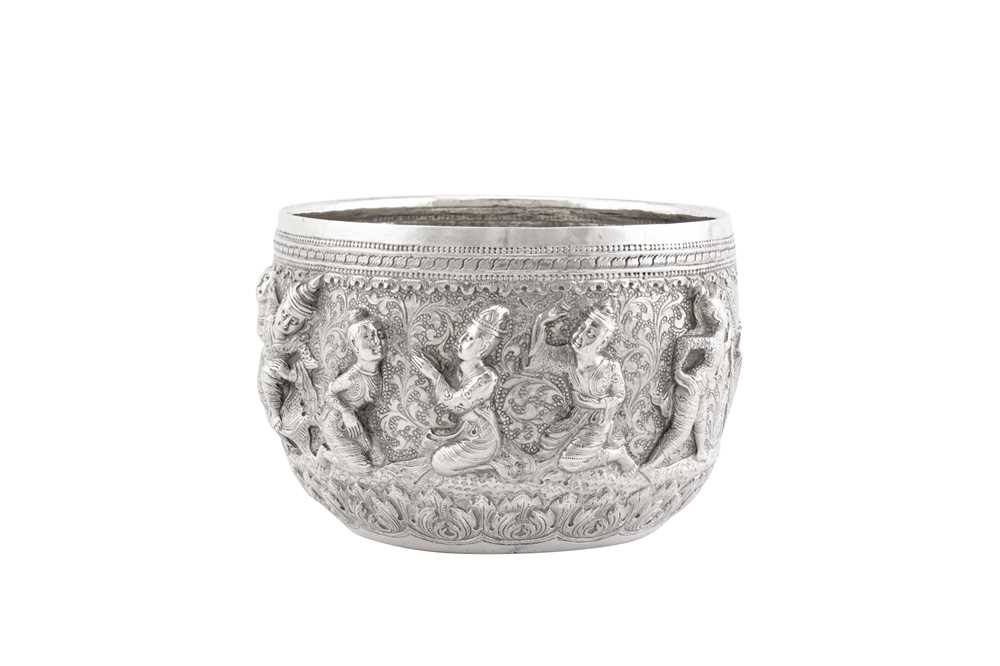 An early 20th century Burmese unmarked silver small bowl, Rangoon circa 1910 - Image 2 of 5