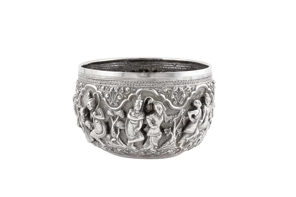 An early 20th century Burmese unmarked silver small bowl, probably Rangoon circa 1910 - Image 2 of 4