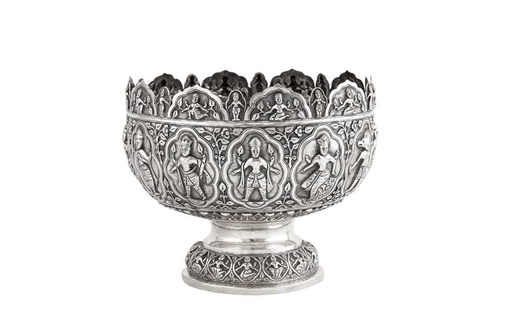 An early 20th century Anglo – Indian unmarked silver footed bowl, Poona circa 1910 - Image 2 of 4