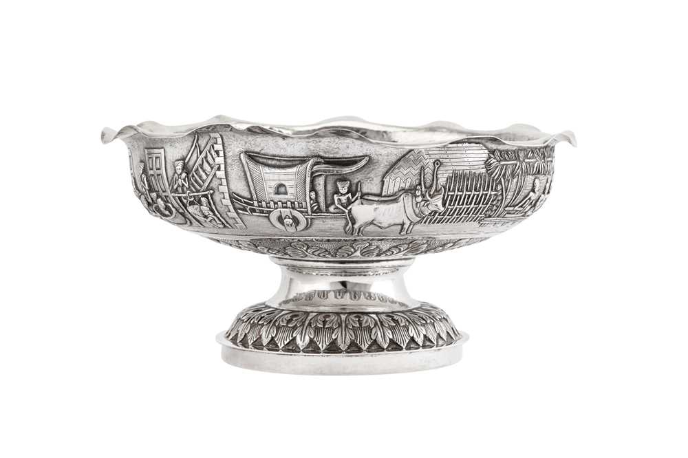 A large early 20th century Anglo – Indian silver fruit bowl, Calcutta, Bhowanipore circa 1910 by Das - Image 2 of 5