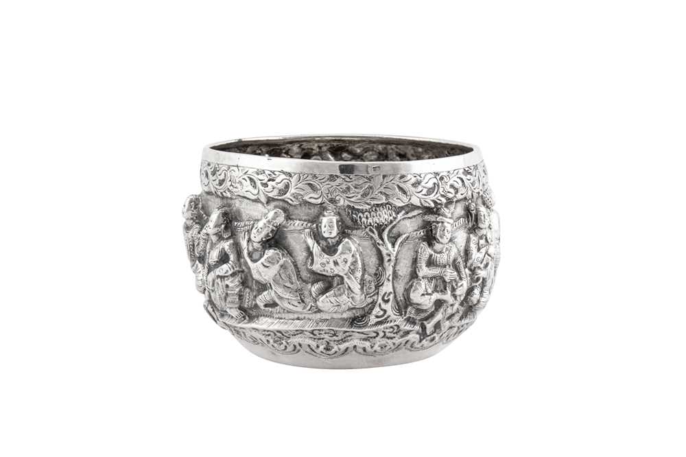 An early 20th century Burmese unmarked silver small bowl, provincial upper Burma circa 1920 - Image 4 of 4