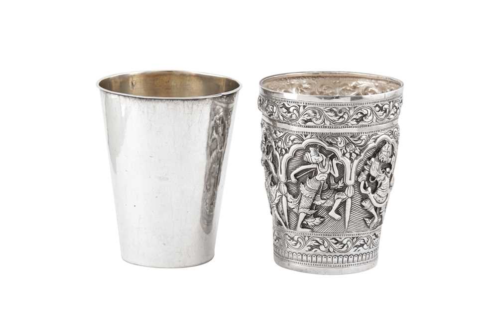 A late 19th / early 20th century Burmese unmarked silver beaker, Upper Burma circa 1900 - Image 2 of 5