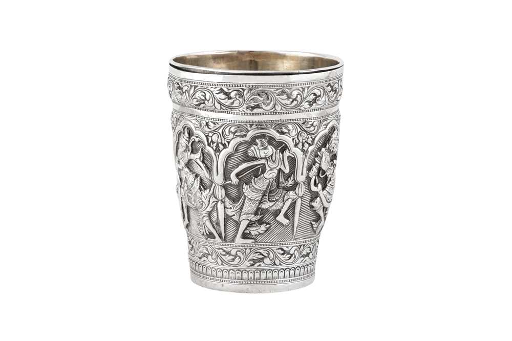 A late 19th / early 20th century Burmese unmarked silver beaker, Upper Burma circa 1900 - Image 3 of 5