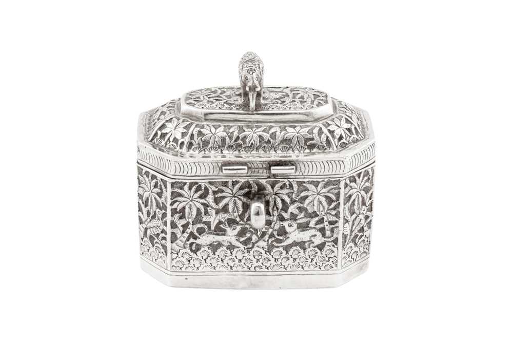 An early 20th century Anglo – Indian unmarked silver tea caddy, Lucknow circa 1910 - Image 2 of 3