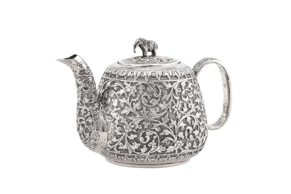 A late 19th / early 20th century Anglo – Indian unmarked silver bachelor teapot, Cutch circa 1900 - Image 3 of 4