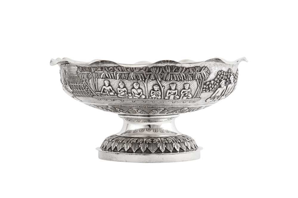 A large early 20th century Anglo – Indian silver fruit bowl, Calcutta, Bhowanipore circa 1910 by Das - Image 4 of 5