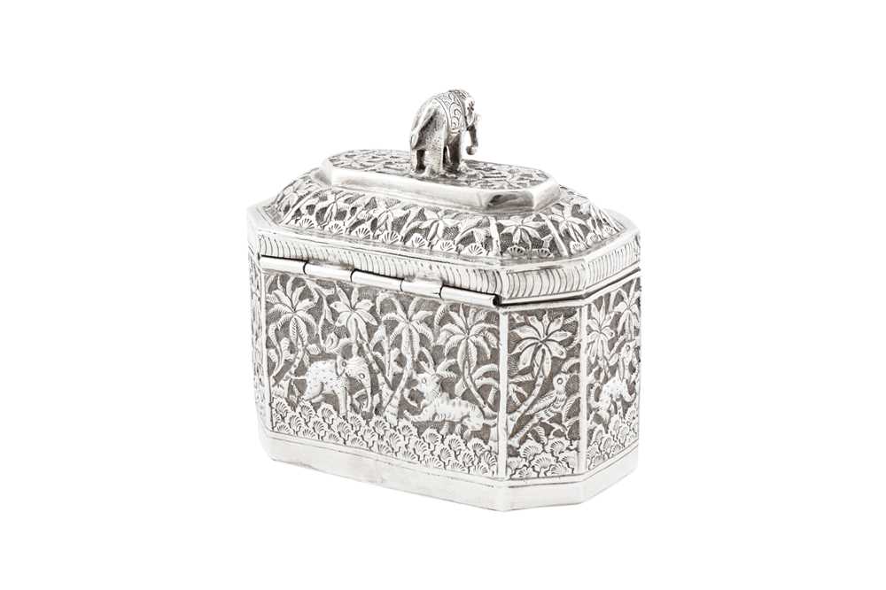 An early 20th century Anglo – Indian unmarked silver tea caddy, Lucknow circa 1910 - Image 3 of 3