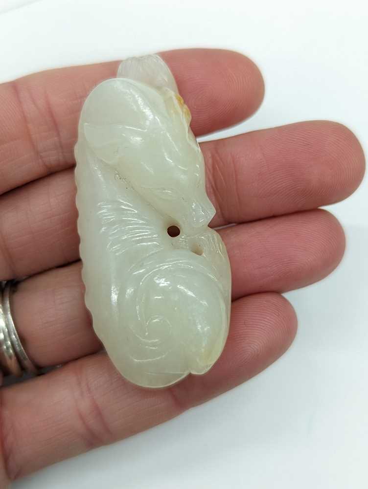 A CHINESE WHITE JADE 'DOG' CARVING 白玉雕犬 - Image 6 of 10