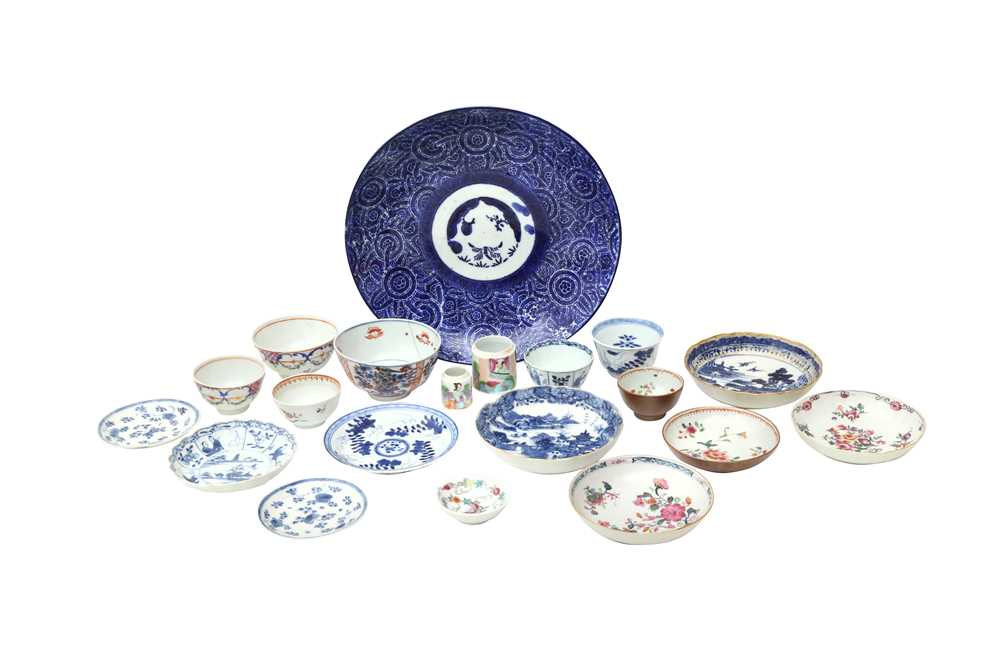 A GROUP OF CHINESE CUPS AND DISHES 清至二十世紀 各式盃及盌一組