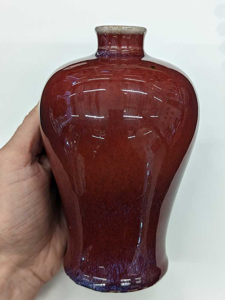 A CHINESE FLAMBÉ-GLAZED VASE, MEIPING 十九或二十世紀 窰變釉梅瓶 - Image 3 of 10