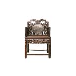 λ A CHINESE HARDWOOD, MOTHER-OF-PEARL AND MARBLE-INSET OPEN ARMCHAIR 十九或二十世紀 木螺鈿嵌石面扶手椅