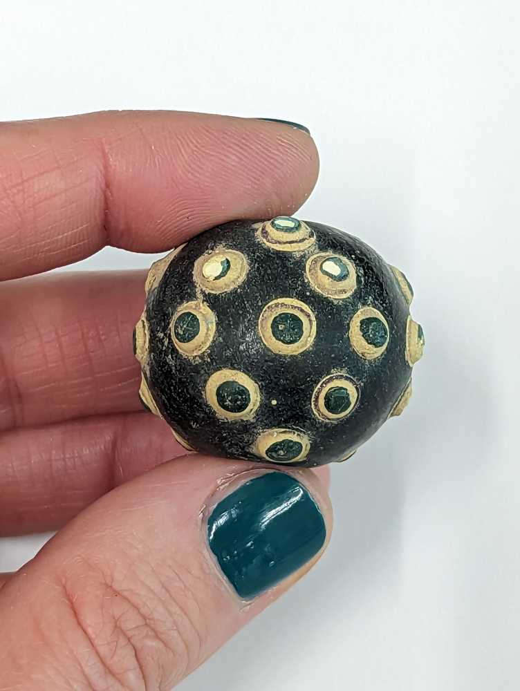 A GROUP OF SEVEN CHINESE GLASS 'EYE' BEADS 東周至漢 蜻蜓眼琉璃珠 - Image 24 of 36