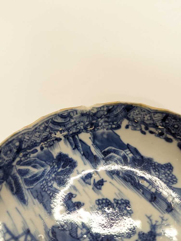 A GROUP OF CHINESE CUPS AND DISHES 清至二十世紀 各式盃及盌一組 - Image 5 of 67