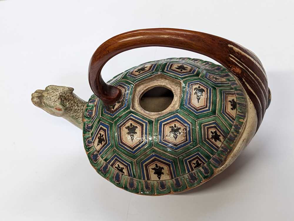 A JAPANESE KYOTO WARE 'MINOGAME' TEAPOT AND COVER - Image 3 of 14