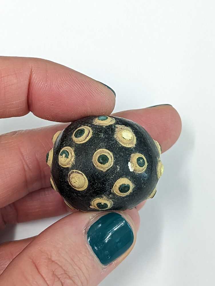 A GROUP OF SEVEN CHINESE GLASS 'EYE' BEADS 東周至漢 蜻蜓眼琉璃珠 - Image 25 of 36