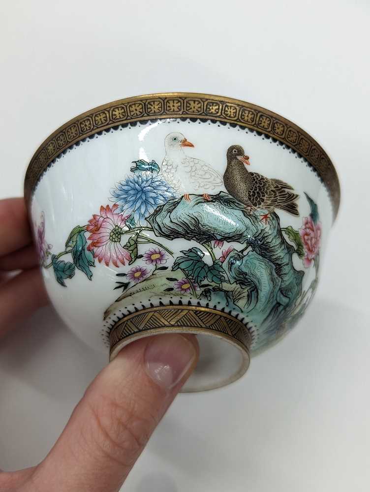 A GROUP OF TWO CHINESE FAMILLE-ROSE CUPS AND TWO SMALL BOWLS 民國時期 約一九二零至一九四零年 粉彩盃兩件及小盌兩件 《江西瓷業公司》款 - Image 22 of 26