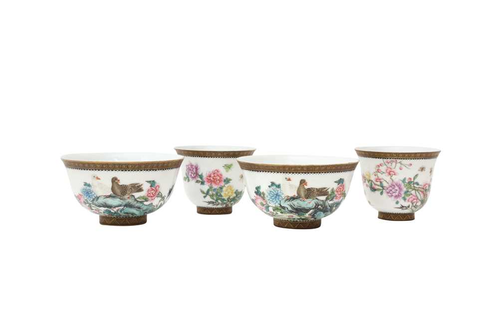 A GROUP OF TWO CHINESE FAMILLE-ROSE CUPS AND TWO SMALL BOWLS 民國時期 約一九二零至一九四零年 粉彩盃兩件及小盌兩件 《江西瓷業公司》款