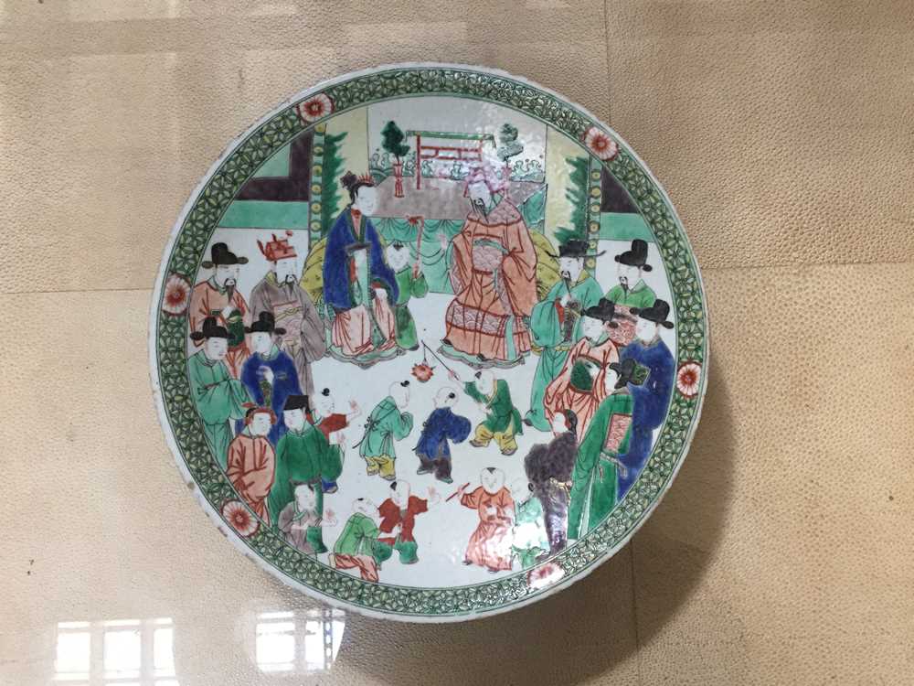 A CHINESE FAMILLE-VERTE 'BOYS' DISH 五彩嬰戲圖盌 - Image 6 of 10