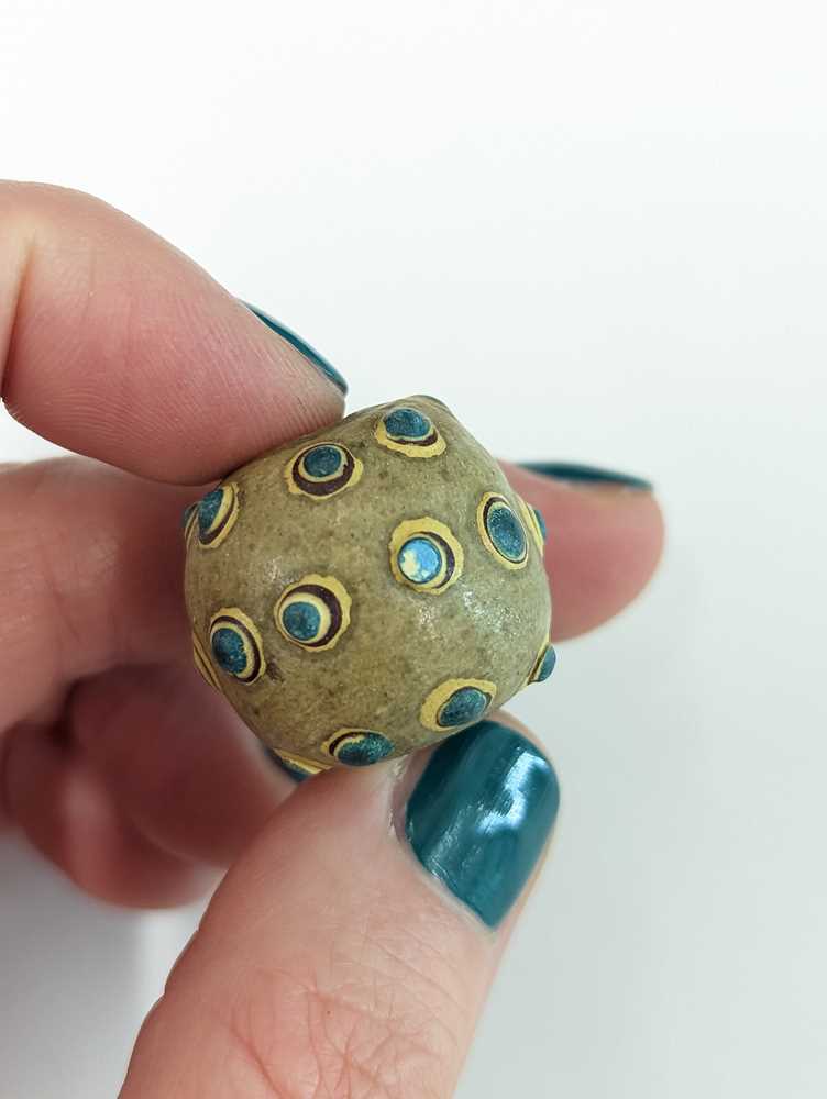 A GROUP OF SEVEN CHINESE GLASS 'EYE' BEADS 東周至漢 蜻蜓眼琉璃珠 - Image 5 of 36