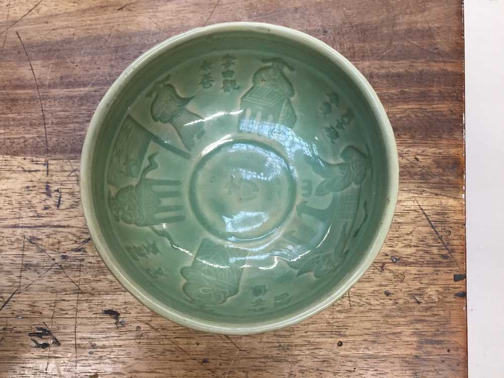 A CHINESE LONGQUAN CELADON 'FIGURATIVE' BOWL 明 龍泉青釉人物盌 - Image 12 of 12