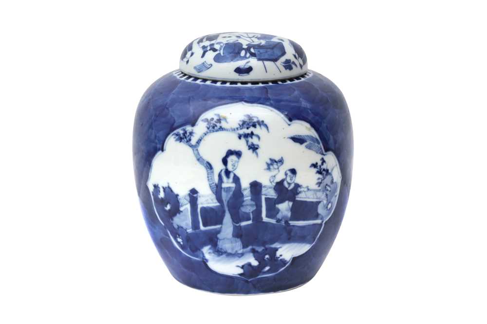 A CHINESE BLUE AND WHITE JAR AND COVER 清十九世紀 庭園人物圖蓋瓶