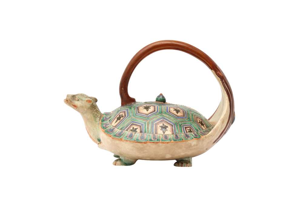 A JAPANESE KYOTO WARE 'MINOGAME' TEAPOT AND COVER