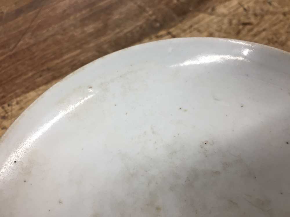 A CHINESE WHITE-GLAZED DISH 宋 白釉盤 - Image 5 of 8