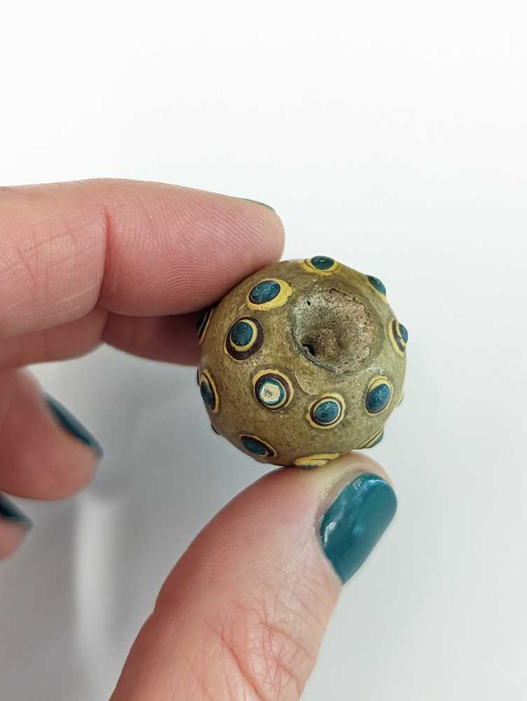A GROUP OF SEVEN CHINESE GLASS 'EYE' BEADS 東周至漢 蜻蜓眼琉璃珠 - Image 3 of 36