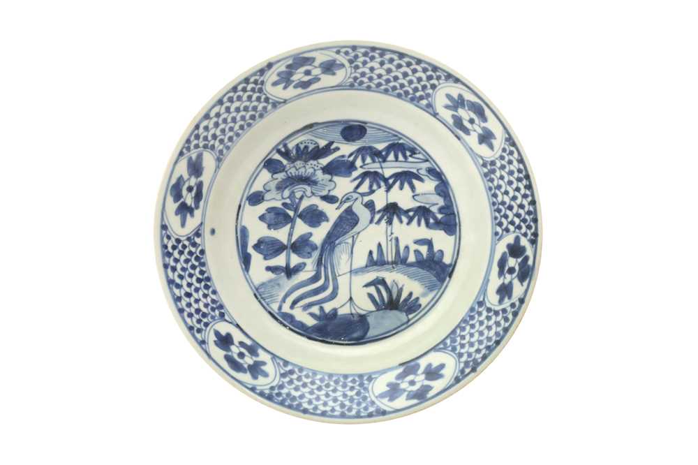 A CHINESE SWATOW BLUE AND WHITE 'PHOENIX' DISH 明 漳州青花鳳紋盤