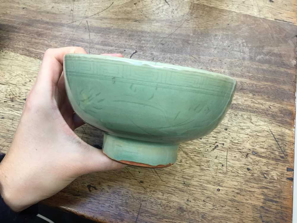 A CHINESE LONGQUAN CELADON 'FIGURATIVE' BOWL 明 龍泉青釉人物盌 - Image 10 of 12