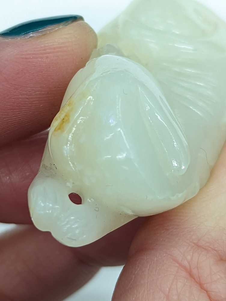 A CHINESE WHITE JADE 'DOG' CARVING 白玉雕犬 - Image 7 of 10